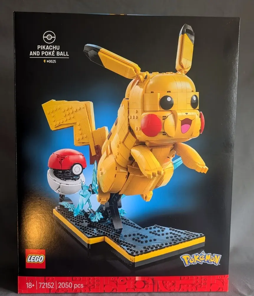Front of the LEGO Pokémon Pikachu and Poké Ball retail box